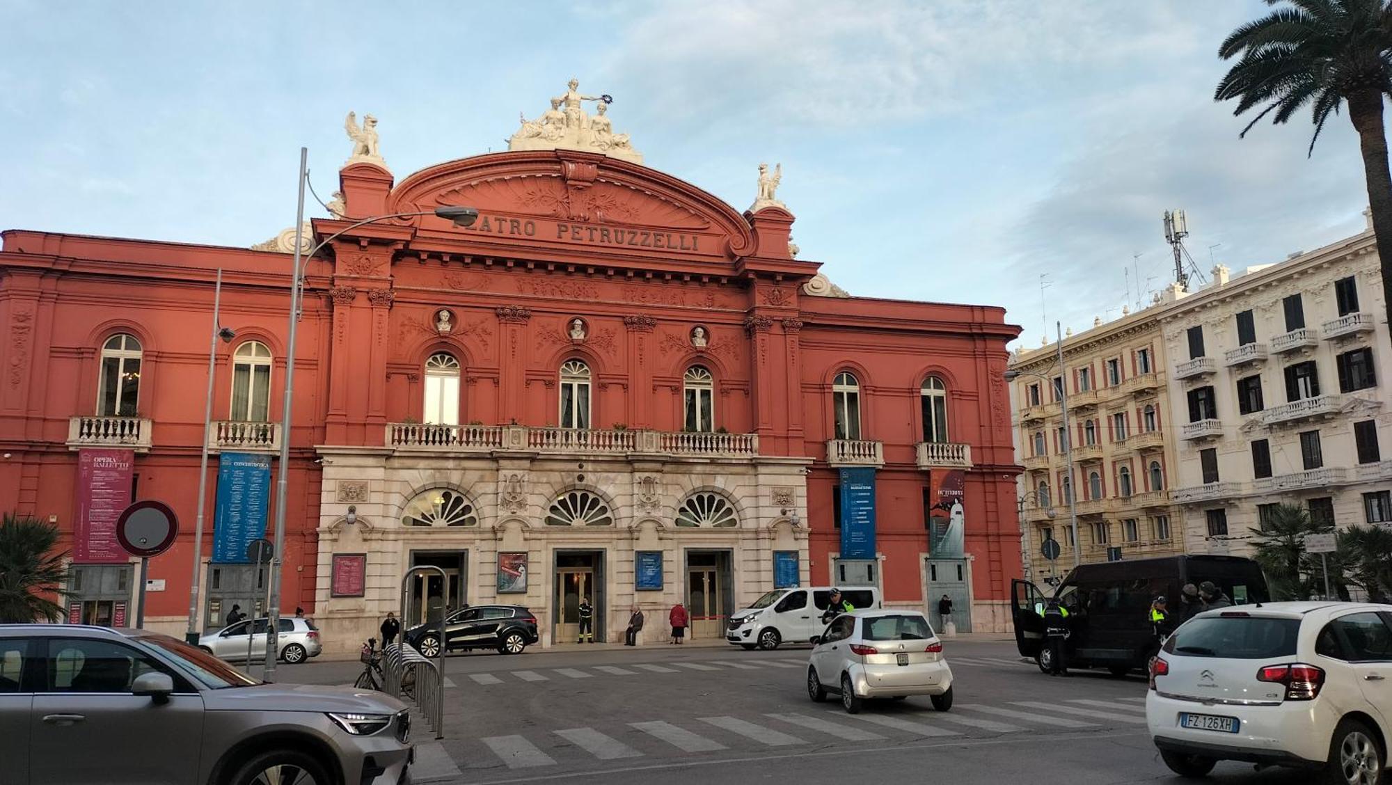Al Teatro Rooms Bari Exterior photo