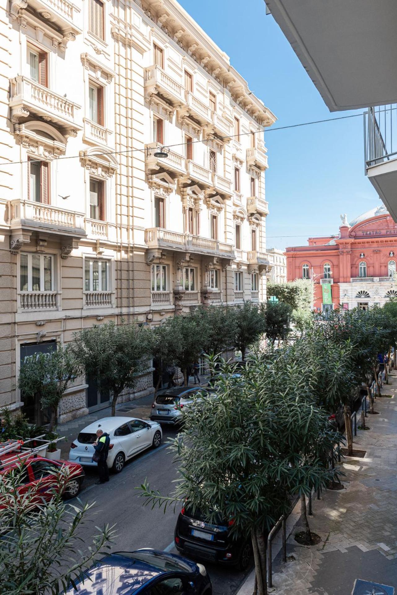 Al Teatro Rooms Bari Exterior photo