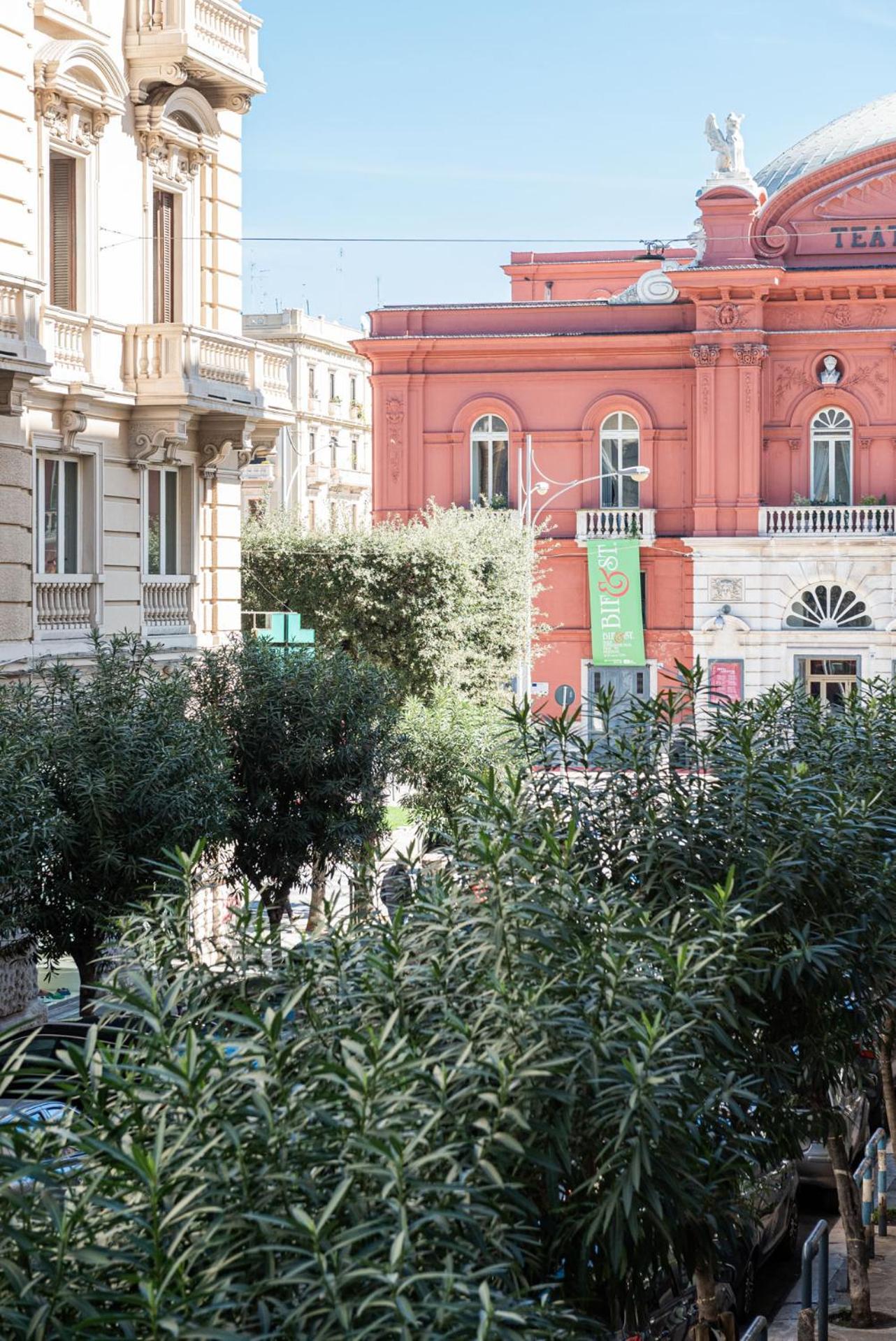 Al Teatro Rooms Bari Exterior photo