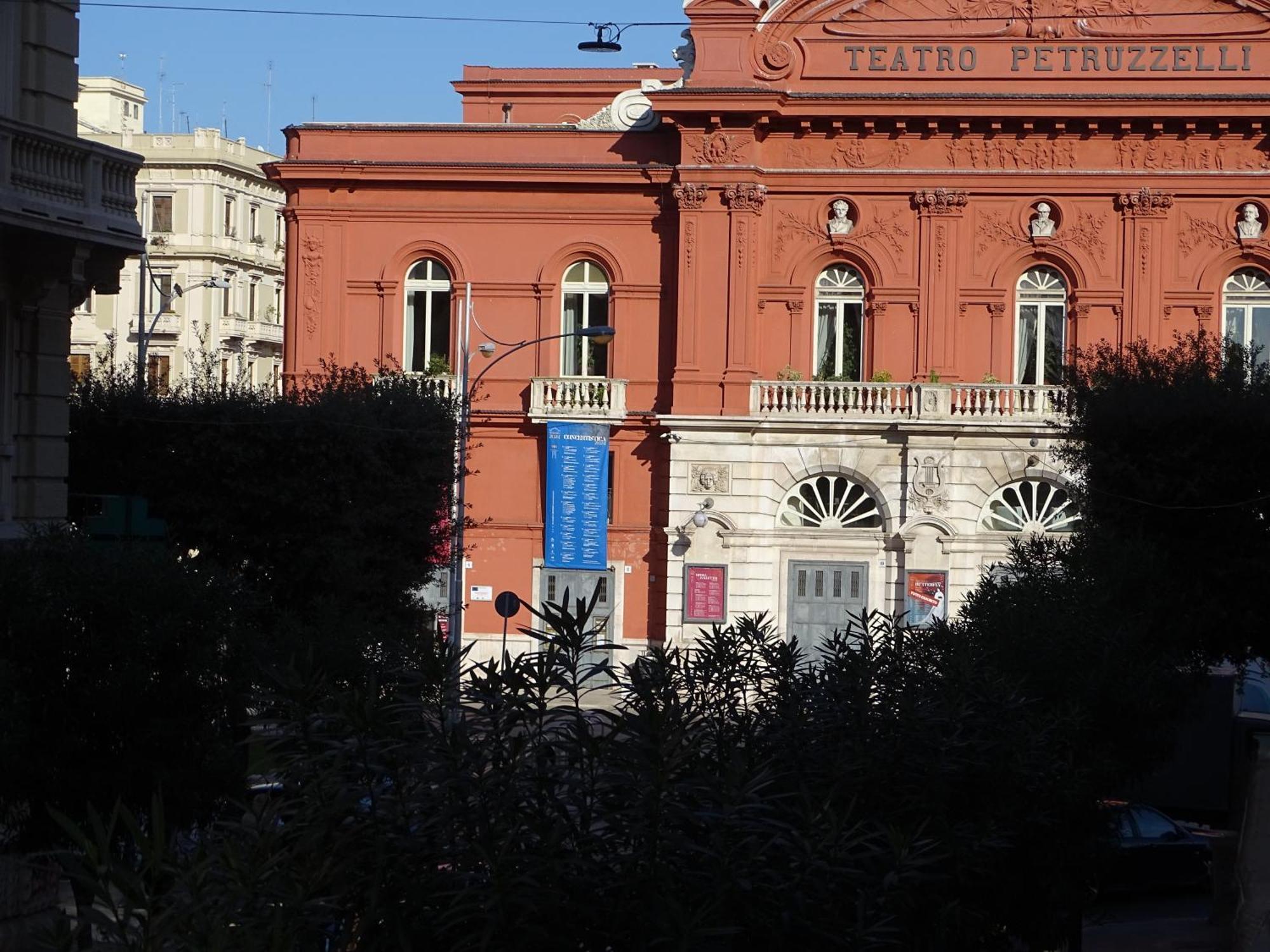 Al Teatro Rooms Bari Exterior photo